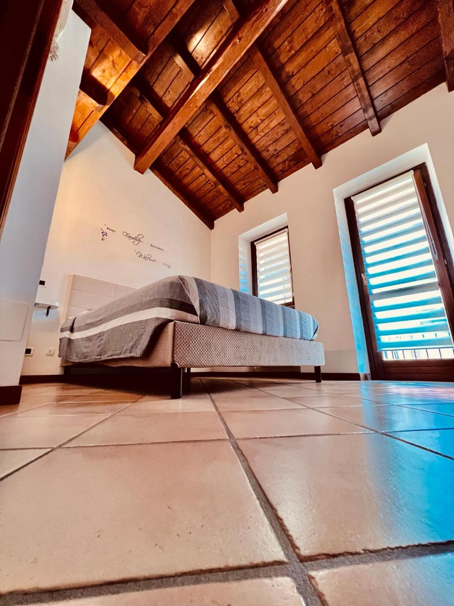 Vittoria Holiday House สเตรซา ภายนอก รูปภาพ