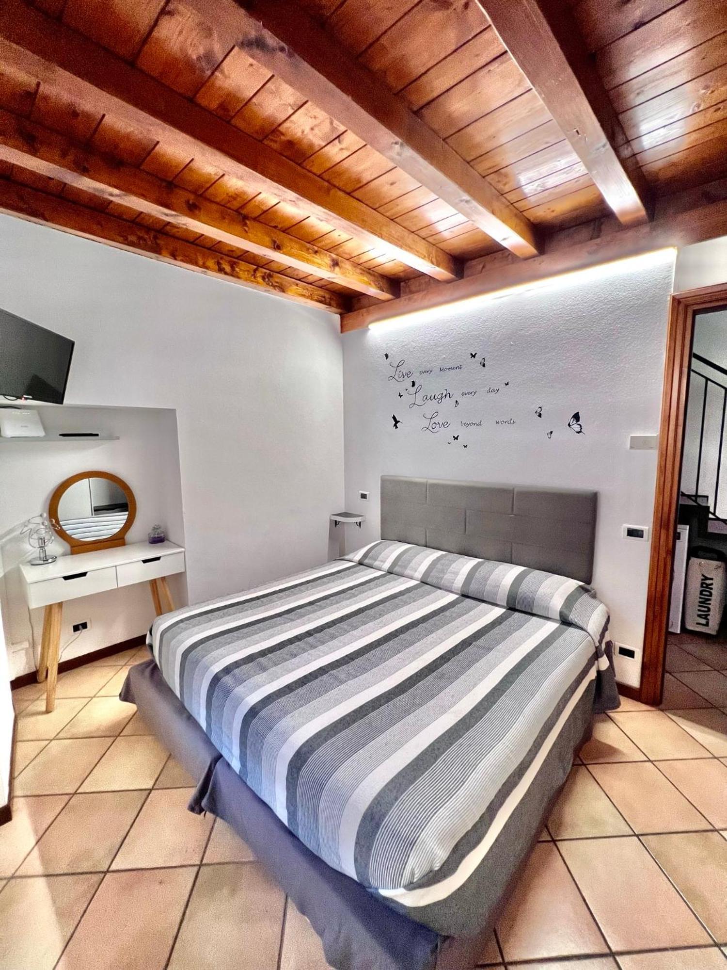 Vittoria Holiday House สเตรซา ภายนอก รูปภาพ